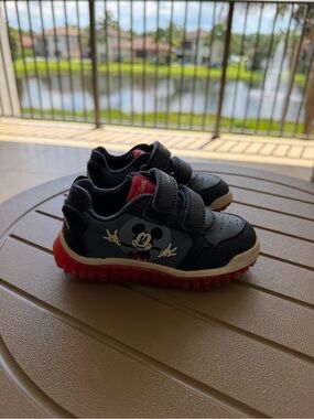 GEOX Mickey Mouse Navy Sneakers. Leather. Size 8 toddler